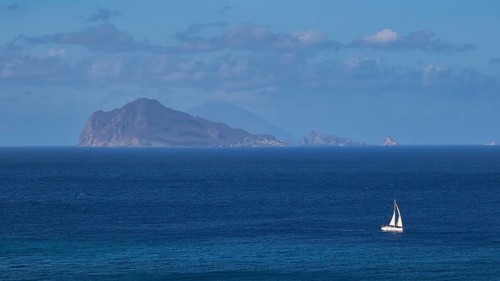 Sailing boat