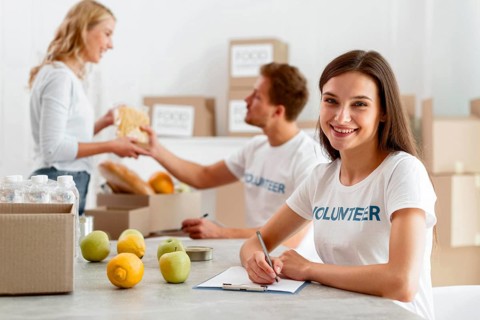 Smiley volunteers working donate food