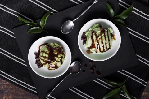 Top view pistachio ice cream with chocolate topping