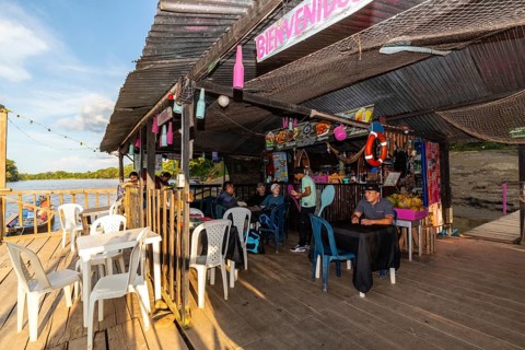 Restaurant on a raft