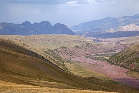 Riverbed along road over the Irkeshtam pass