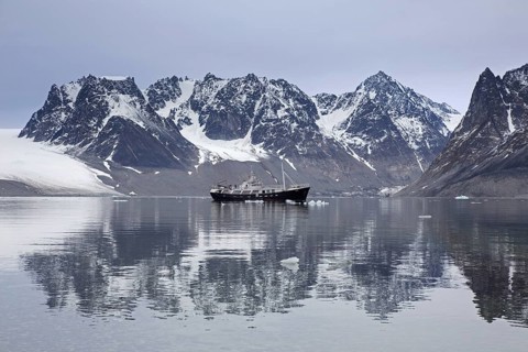 Expedition vessel