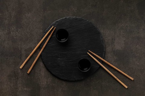 Table arrangement with cup sticks