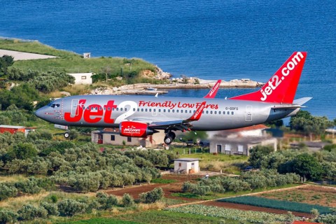 A Boeing 737-300 Jet2 aircraft with the registration G-GDFG at Split Airport