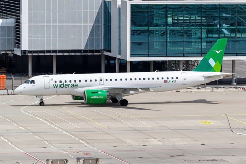 An Embraer 190 E2 aircraft from Wideroe with the registration number LN-WEC at Munich Airport