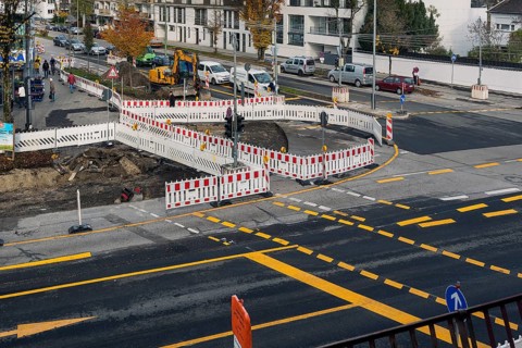 Yellow road markings