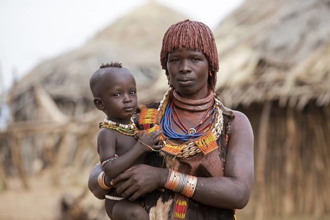 Black woman with child of the Hamar