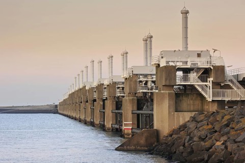 Storm flood barrier