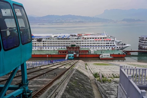 Cruise ship on the Yangtze River