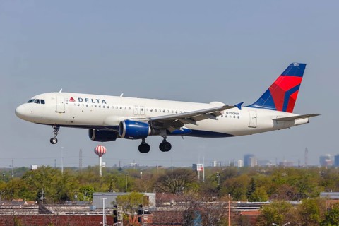 A Delta Air Lines Airbus A320 aircraft with the registration number N350NA at Chicago Airport