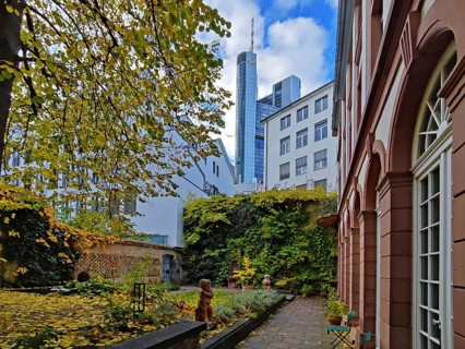 View of the garden of the Goethe House with Commerzbank Tower