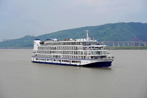 Cruise ship on the Yangtze River