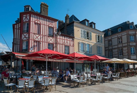 Old houses on Quai Saint-Etienne
