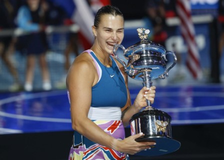 Aryna Sabalenka with the trophy