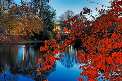 The Staendehaus K21 is reflected in the Kaiserteich in autumn in the evening