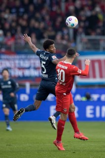 Fernandes DA SILVA JR. VFL Bochum in aerial battle with Tim KLEINDIENST 1. FC Heidenheim re