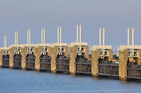 Storm flood barrier