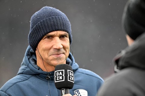 Coach Thomas Letsch VfL Bochum BOC in an interview Microphone Logo DAZN