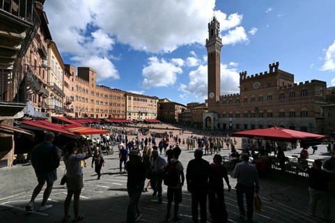 Piazza del Campo and Torre del Mangia