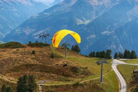 Tandem paragliding flight