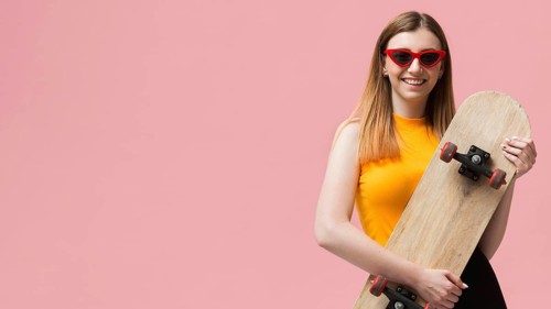 Woman with sunglasses skateboard