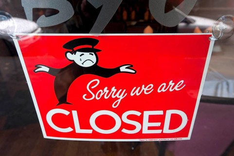 Door sign with the inscription Closed