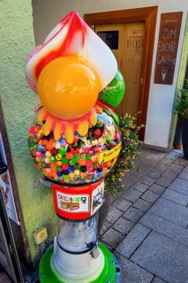 Super flummi machine in the shape of a giant ice cream cone