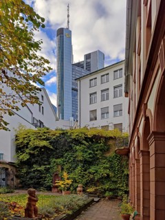 View of the garden of the Goethe House with Commerzbank Tower