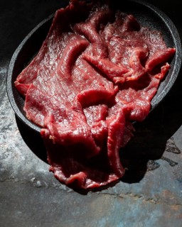 Raw meat plate