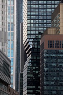So-called hip swing of the Omniturm in the banking district