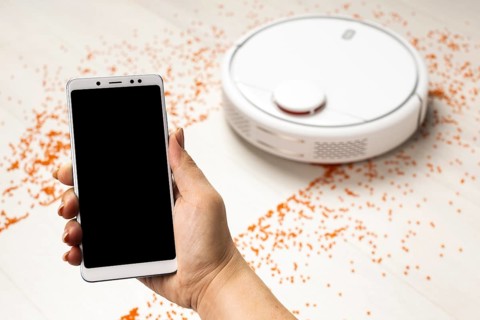 High angle wireless controlled vacuum cleaner with smartphone