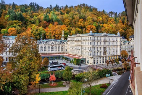Grandhotel Pupp on the banks of the Tepla in autumn