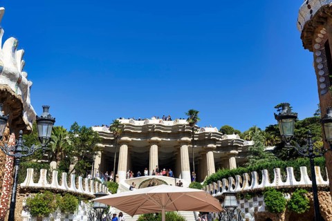 View from the entrance to the viewing terrace with a crowd