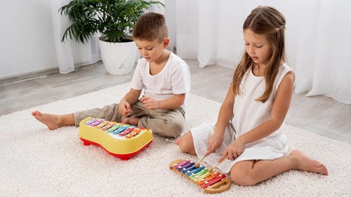 Kids playing musical game home