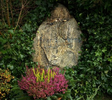 Grave and gravestone of Peter Suhrkamp