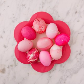 Set pink easter eggs plate