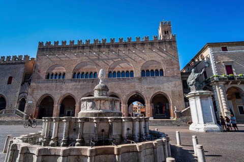 Fontana della Pigna