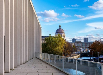 View from the terrace on the first floor of the James Simon Gallery