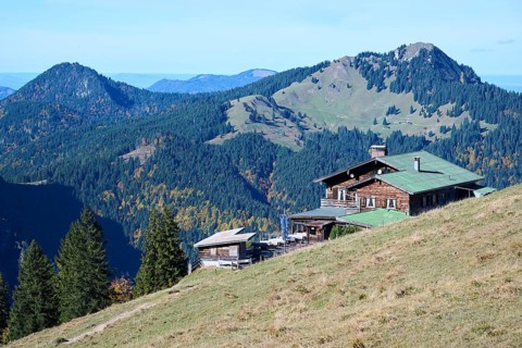 Hirschberghaus in front of Geierstein and Fockenstein