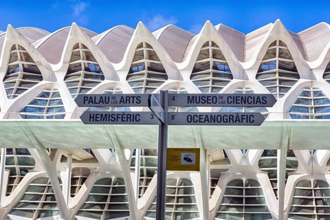 Signpost in front of the science museum Museu de les Ciencies Princep Felip