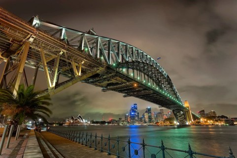 Harbourbridge with opera in the background