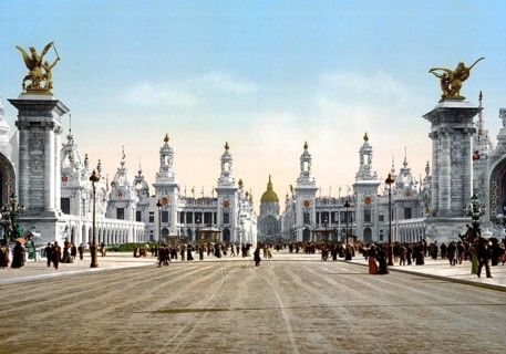Avenue Nicholas II with a view of the dome of the Invalides