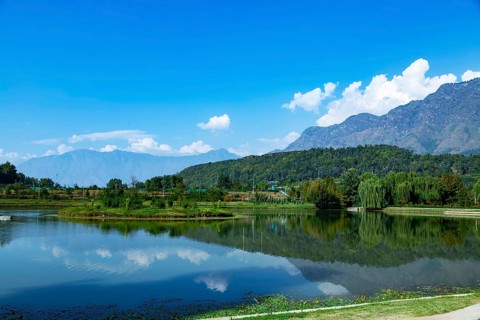 Jawaharlal Nehru Memorial Botanical Gardens in Srinagar