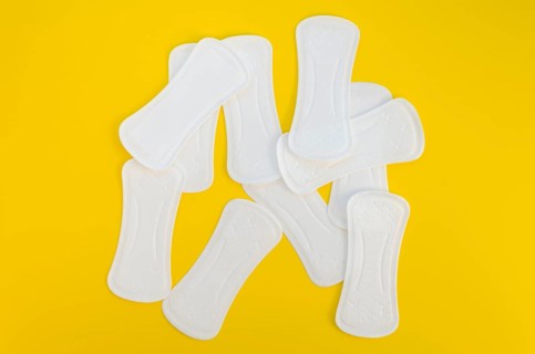 Arrangement pads yellow background