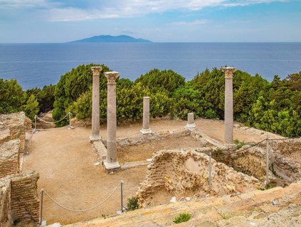 Antique Villa Romana with view of Giglio Island