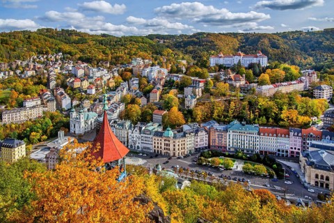 Viewing pavilion with a view of the historic centre in autumn