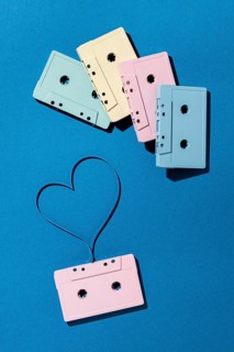 Arrangement vintage cassette tapes