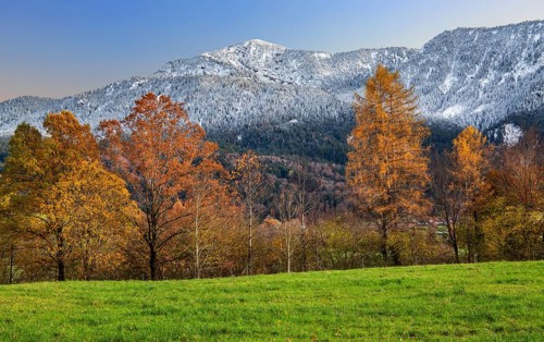 Autumn landscape near the hamlet of Weichs with Heimgarten 1791m