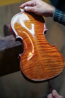 Violin maker luthier varnish classic handmade violin paint natural ingredient recipe in Cremona Italy home of best artisan of this kind