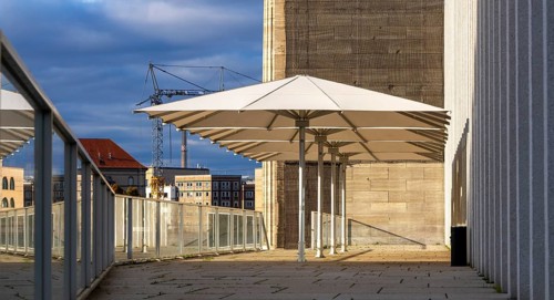 Terrace on the first floor of the James Simon Gallery